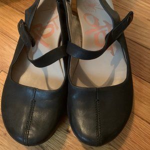 OTBT Sling-Back Shoes